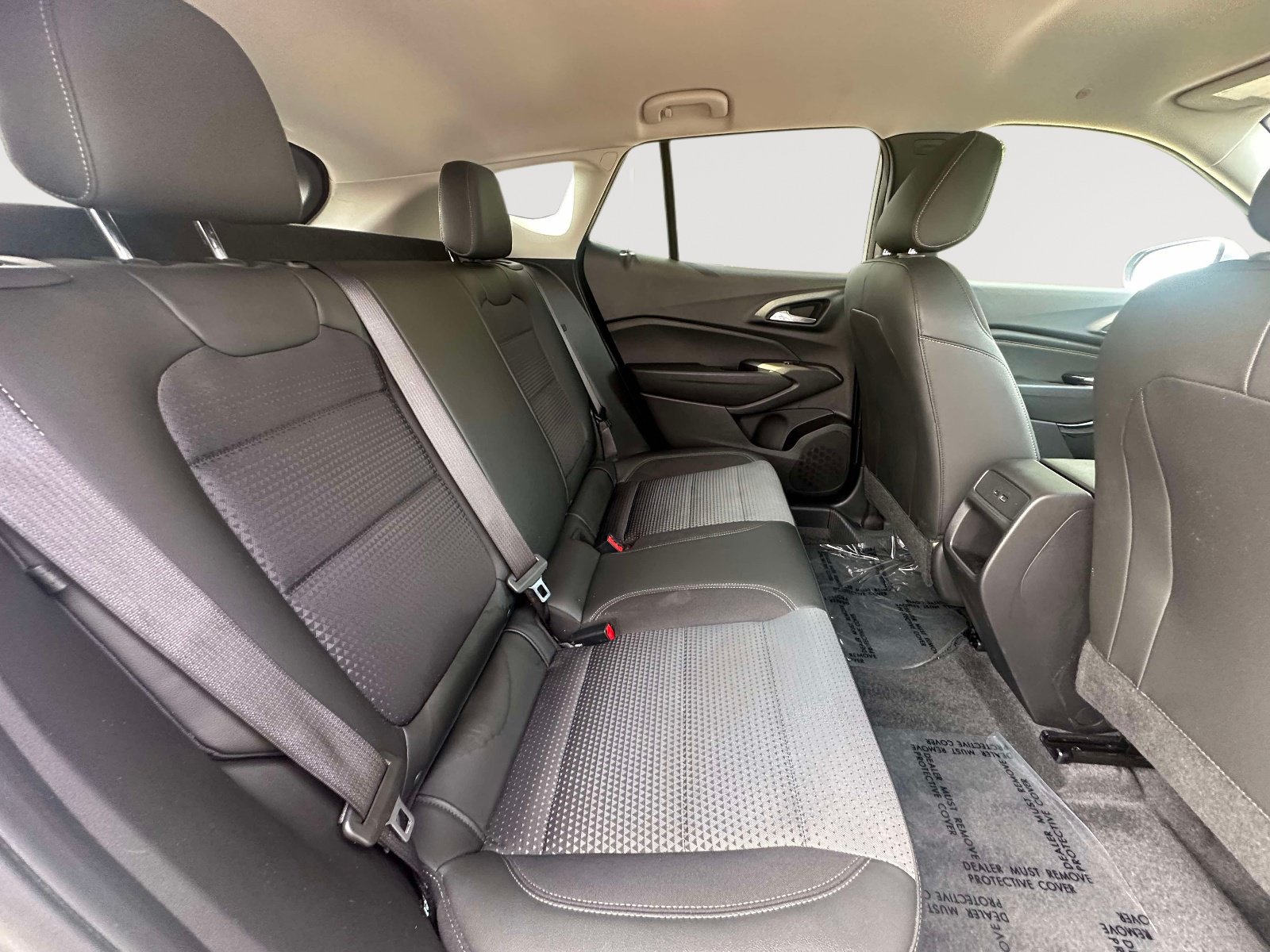 Used 2025 Chevrolet Trax LT FWD image 28