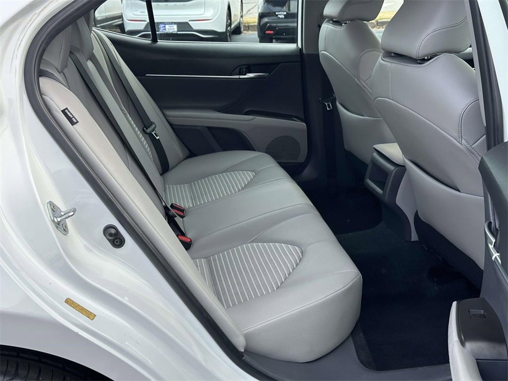 Used 2024 Toyota Camry SE image 7