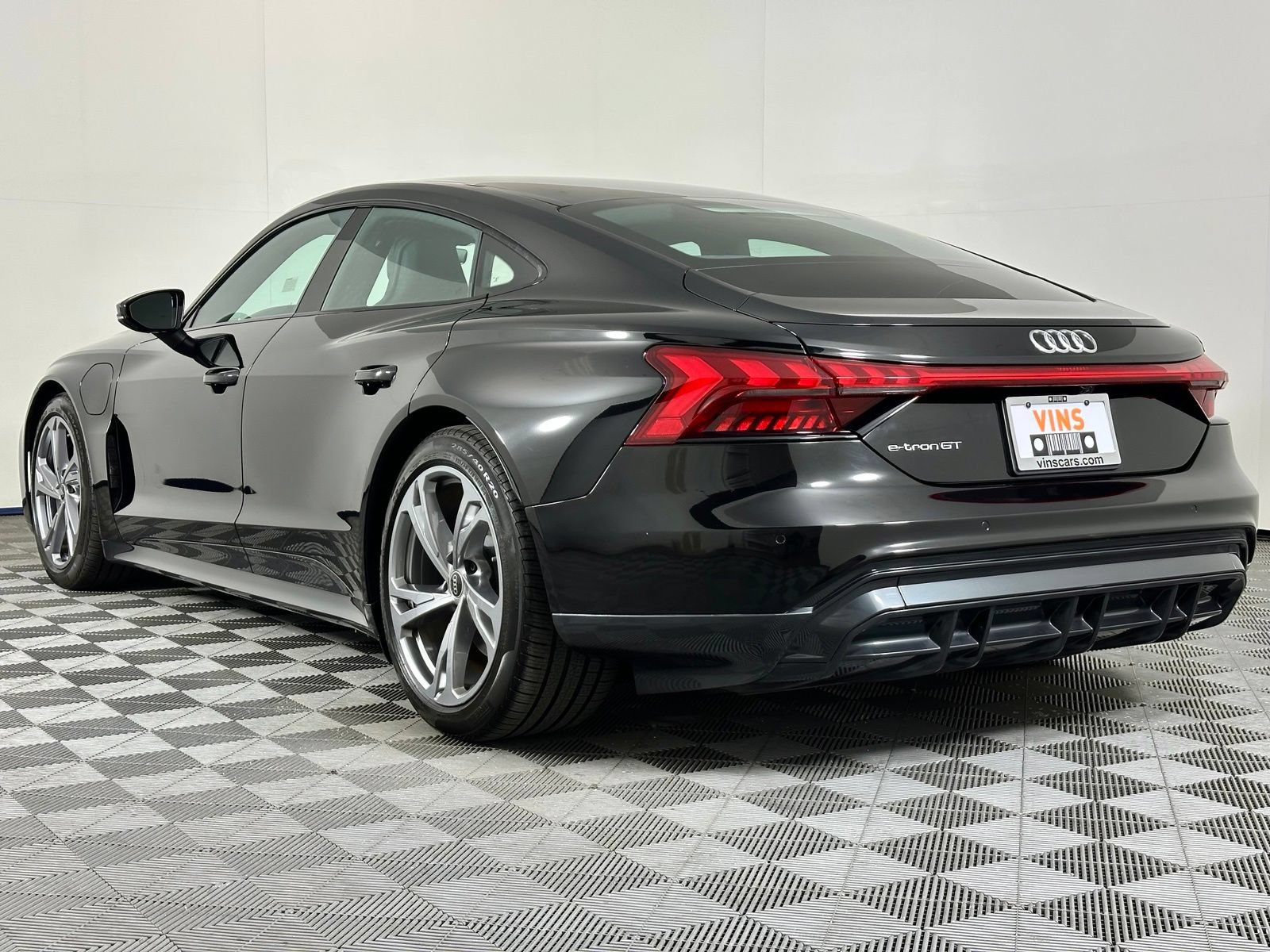 Used 2024 Audi e-tron GT Premium Plus AWD/4WD image 39