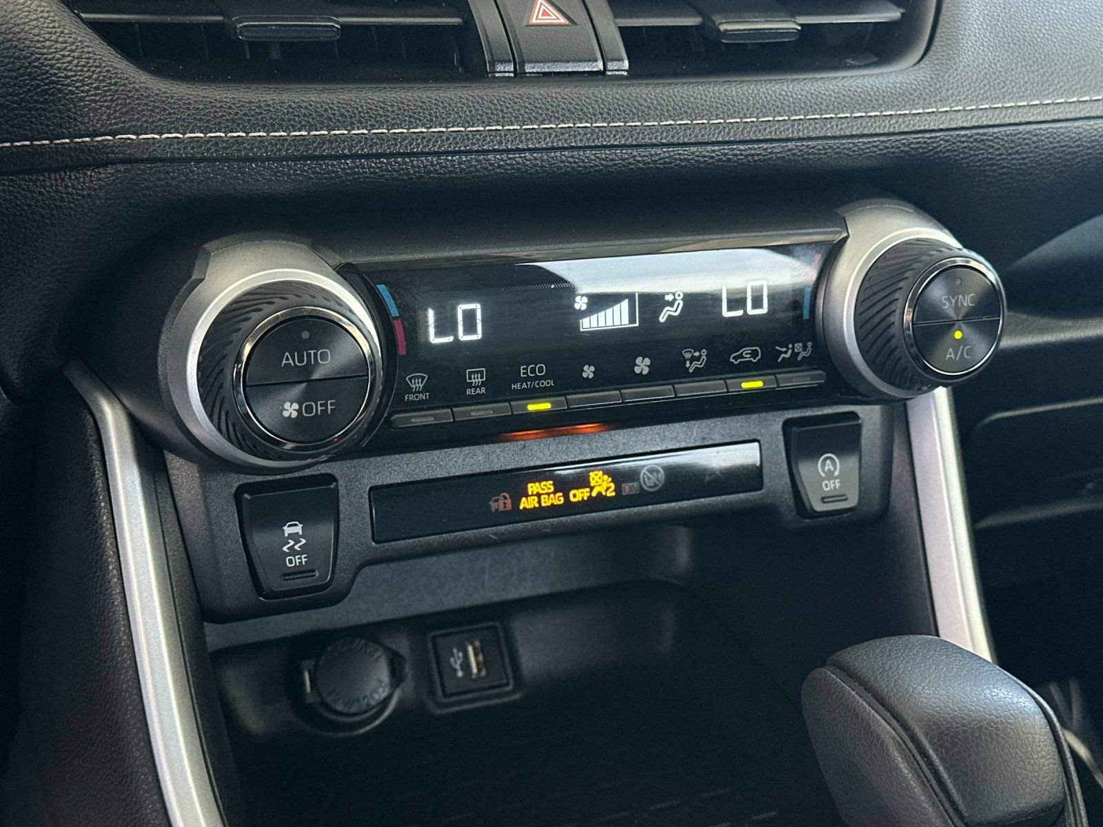 Used 2025 Toyota RAV4 XLE FWD image 18