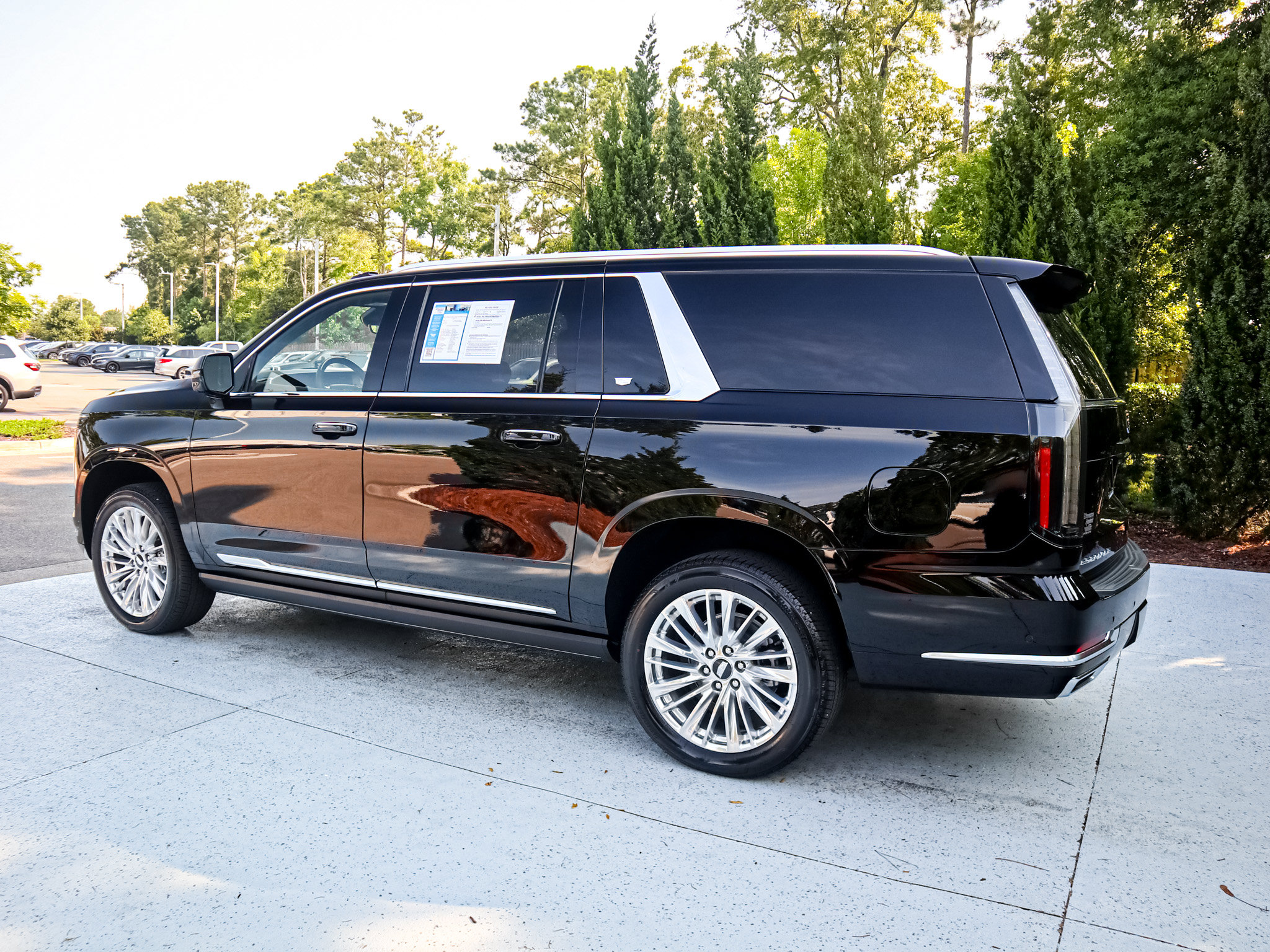 Used 2026 Cadillac Escalade ESV Luxury AWD/4WD image 7