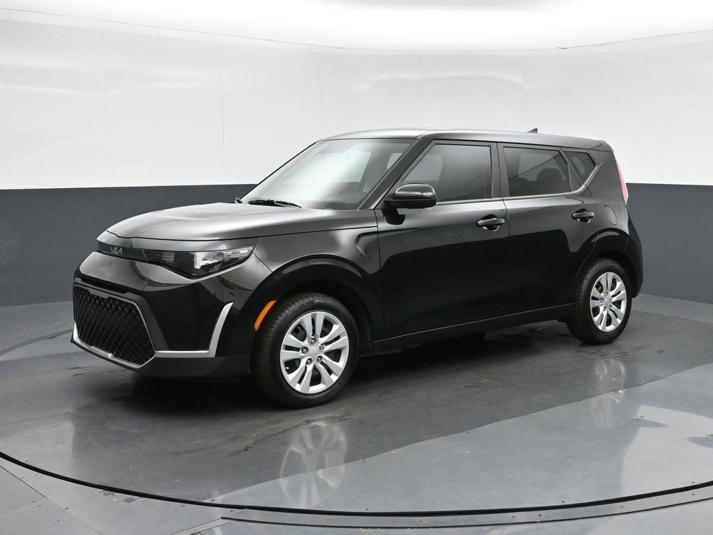 Used 2023 Kia Soul LX image 3