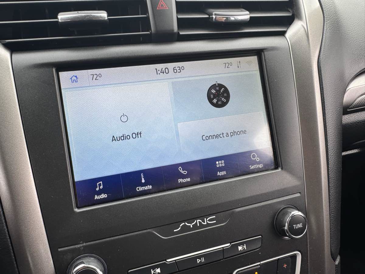Used 2020 Ford Fusion SE FWD image 29