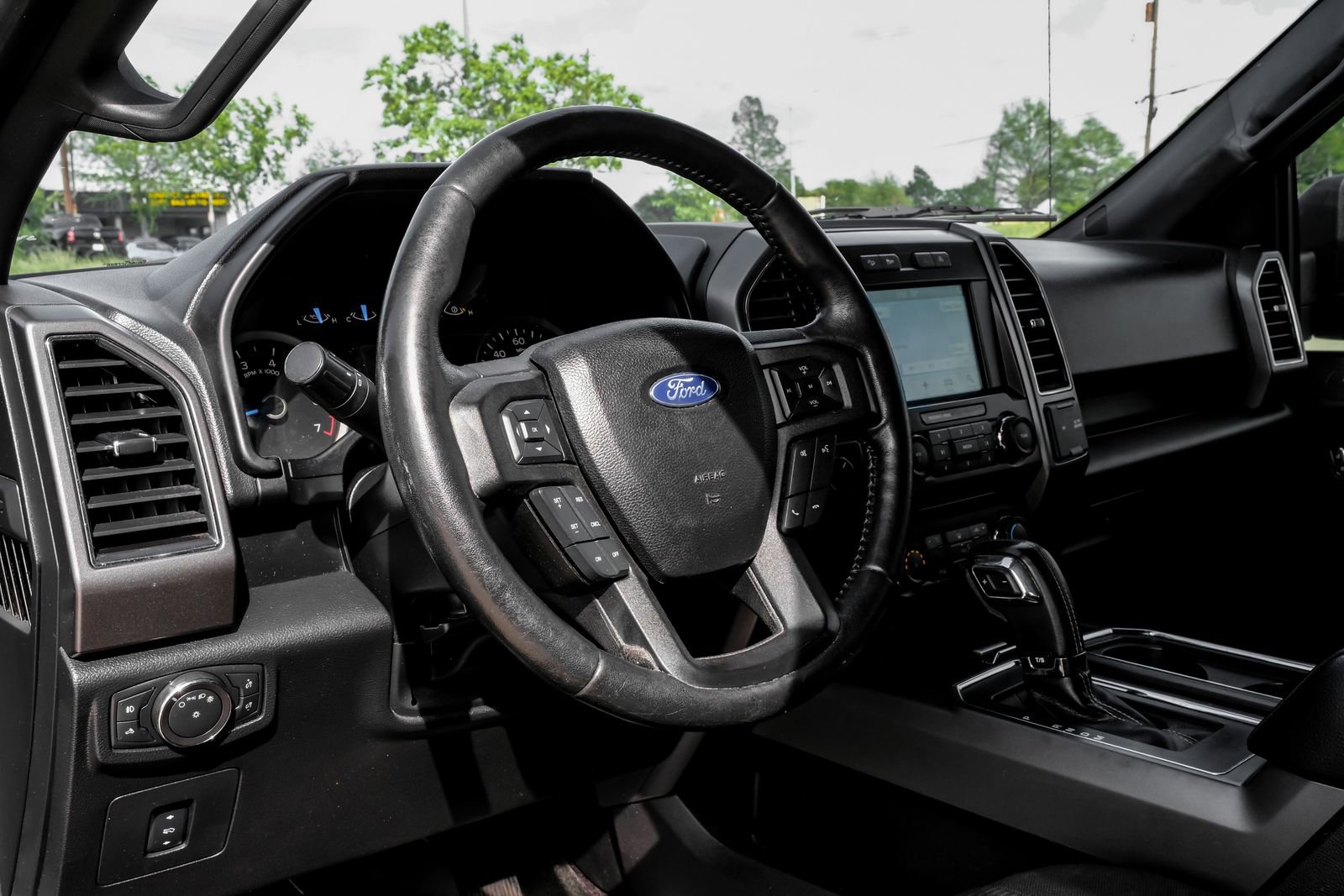 Used 2017 Ford F150 XLT w/ Equipment Group 302A Luxury AWD/4WD image 15