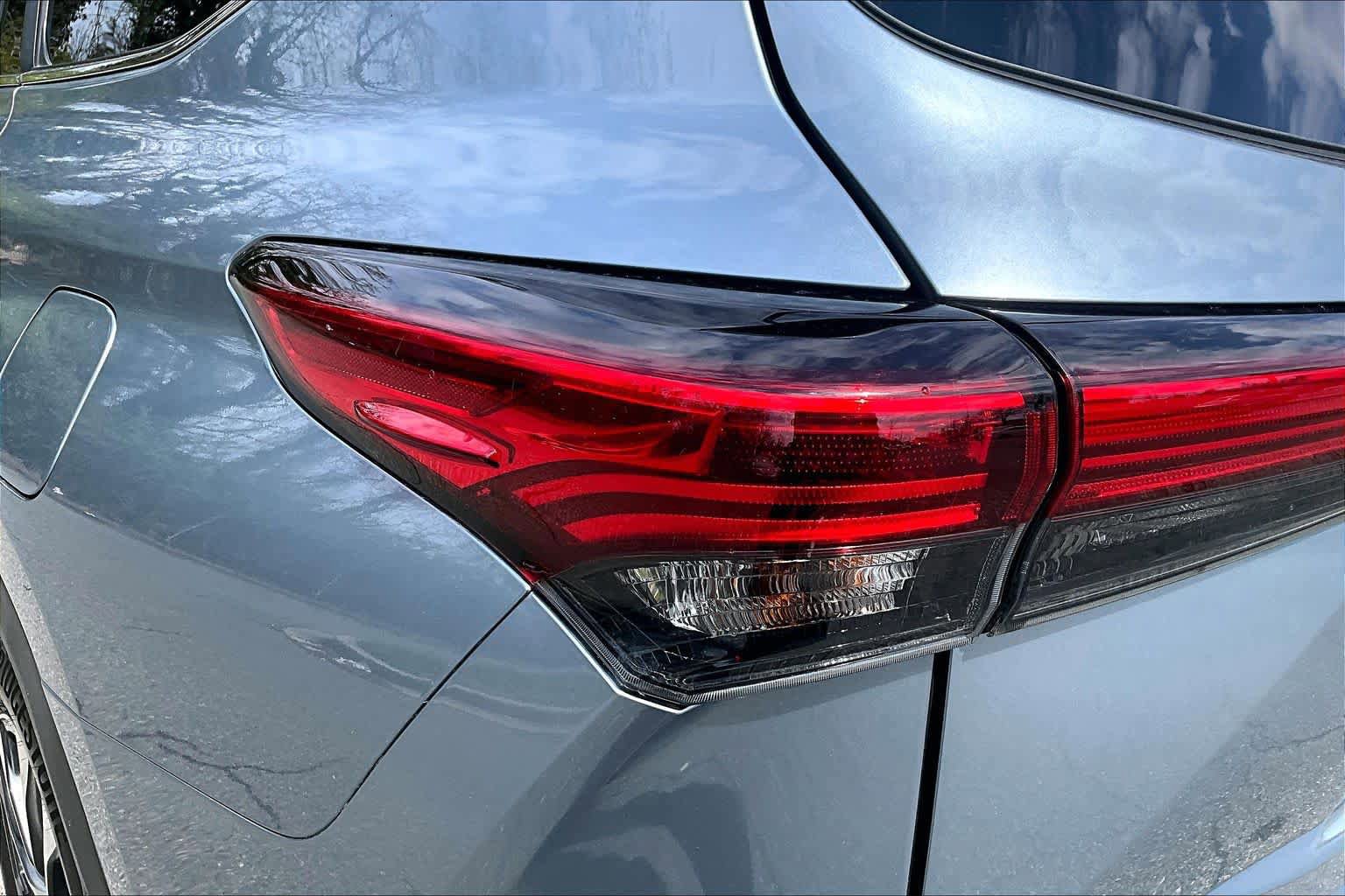 Used 2023 Toyota Highlander XLE AWD/4WD image 29