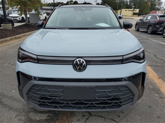 Certified 2025 Volkswagen Taos SE image 2