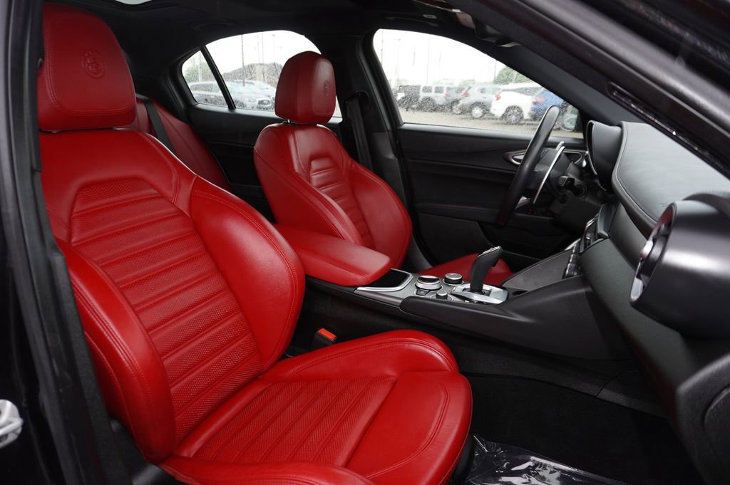 Used 2022 Alfa Romeo Giulia Veloce AWD/4WD image 31