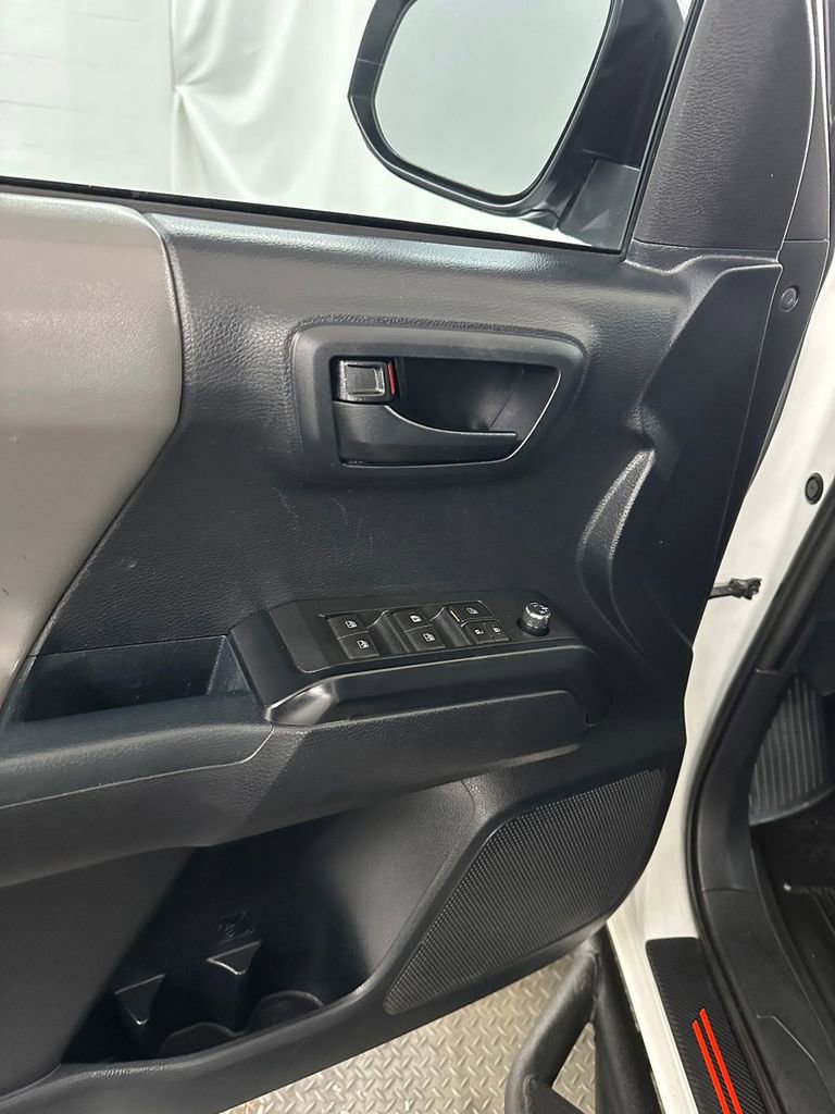 Used 2018 Toyota Tacoma SR w/ SR Convenience Package image 9