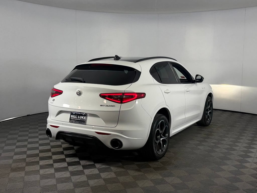 Used 2023 Alfa Romeo Stelvio Veloce AWD/4WD image 8