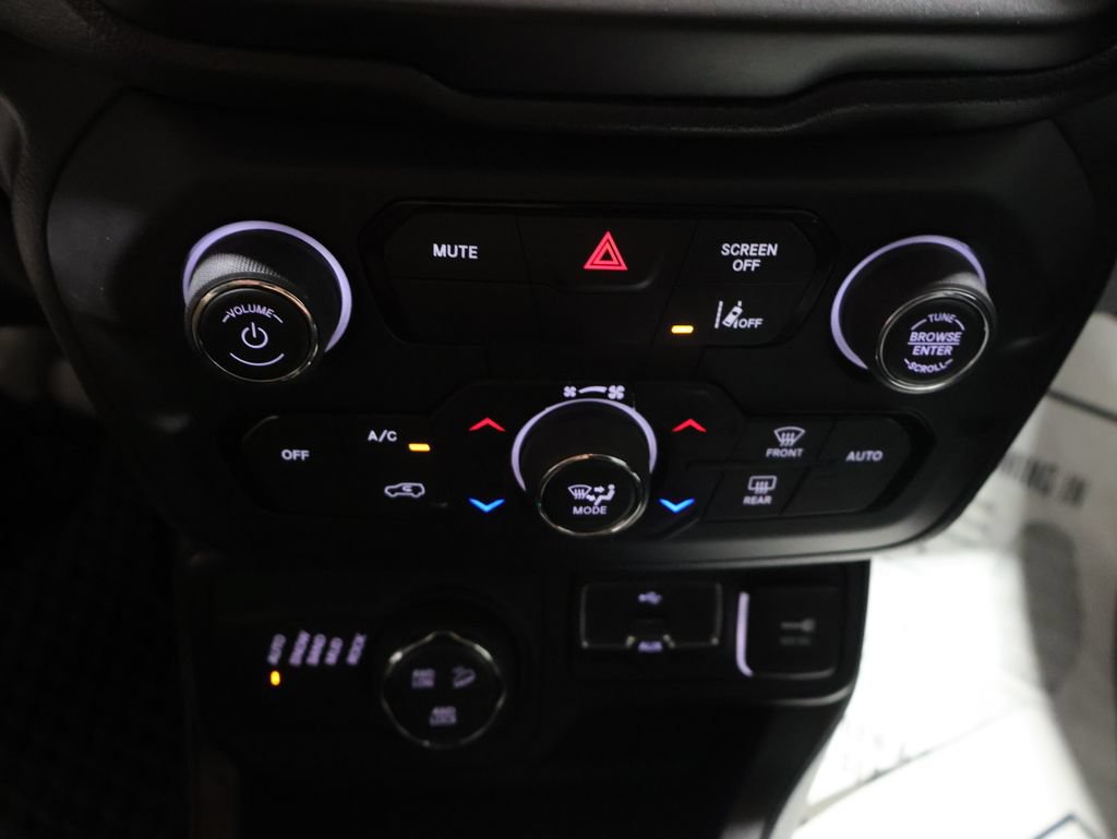 Used 2023 Jeep Renegade Trailhawk w/ Trailhawk Elite Group AWD/4WD image 27