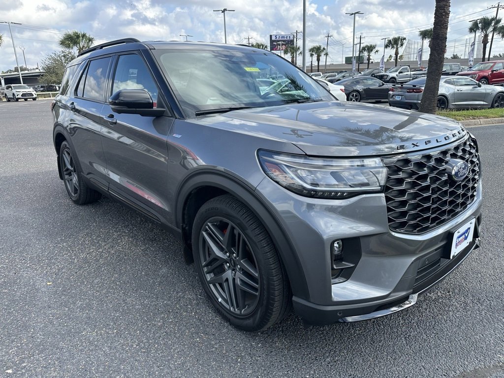 Used 2025 Ford Explorer ST-Line w/ Premium Package image 8