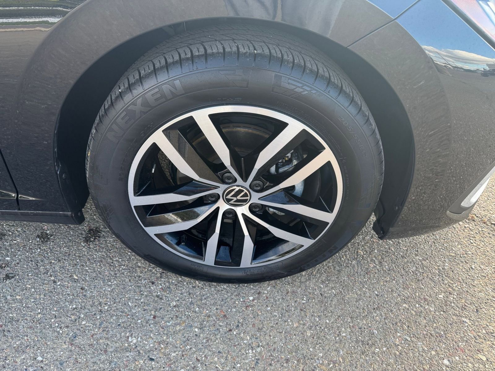 Used 2025 Volkswagen Jetta SE image 30