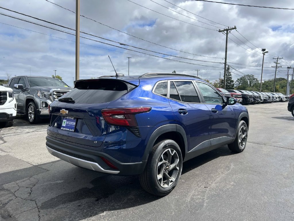 Used 2024 Chevrolet Trax LT w/ Driver Confidence Package FWD image 5