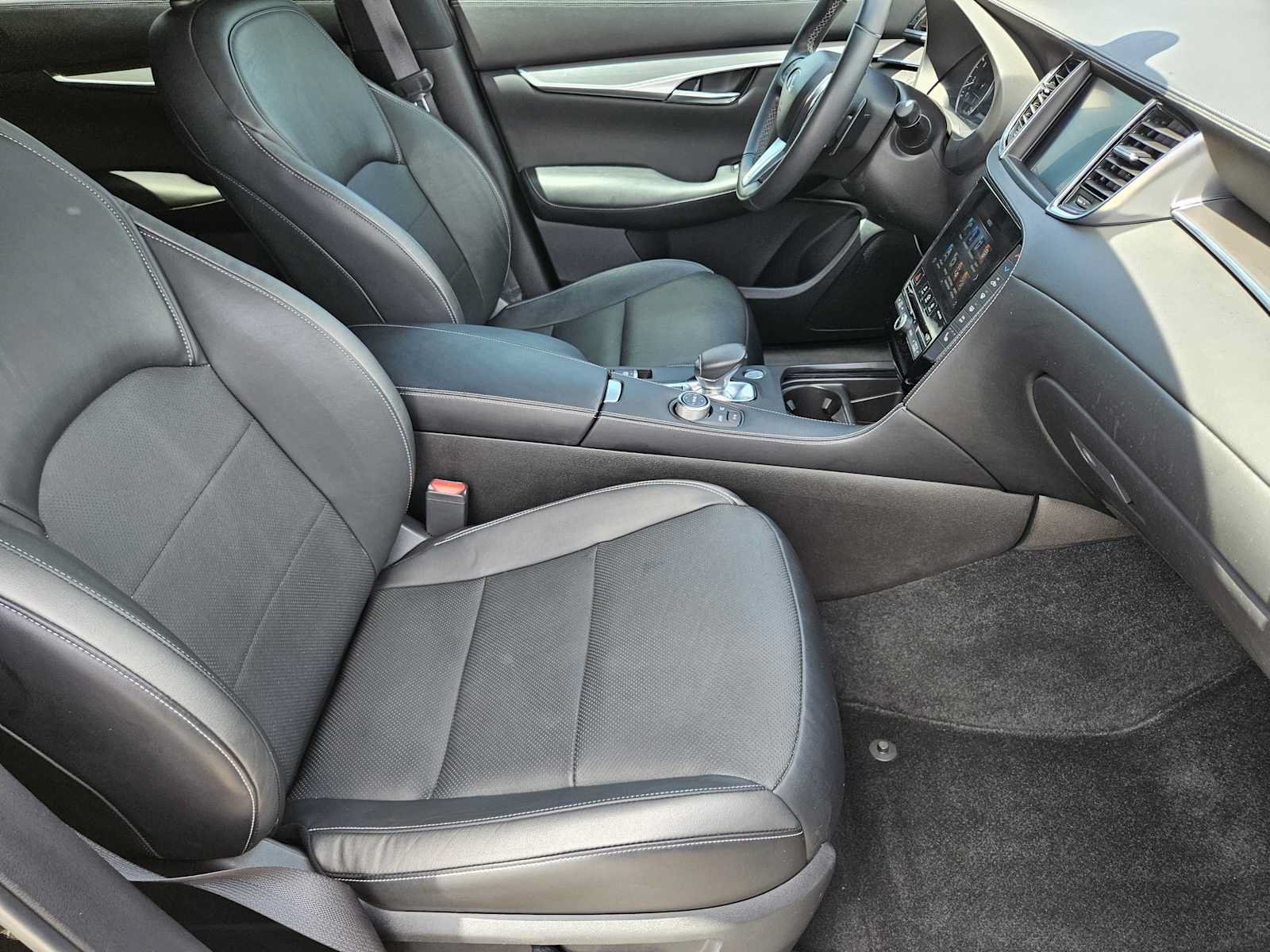 Used 2022 INFINITI QX50 Luxe w/ Appearance Package FWD image 13