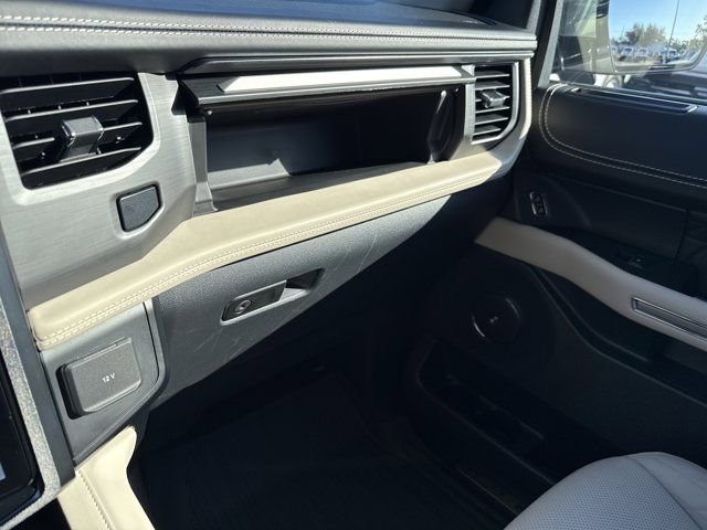 Used 2024 Ford Expedition Platinum AWD/4WD image 25
