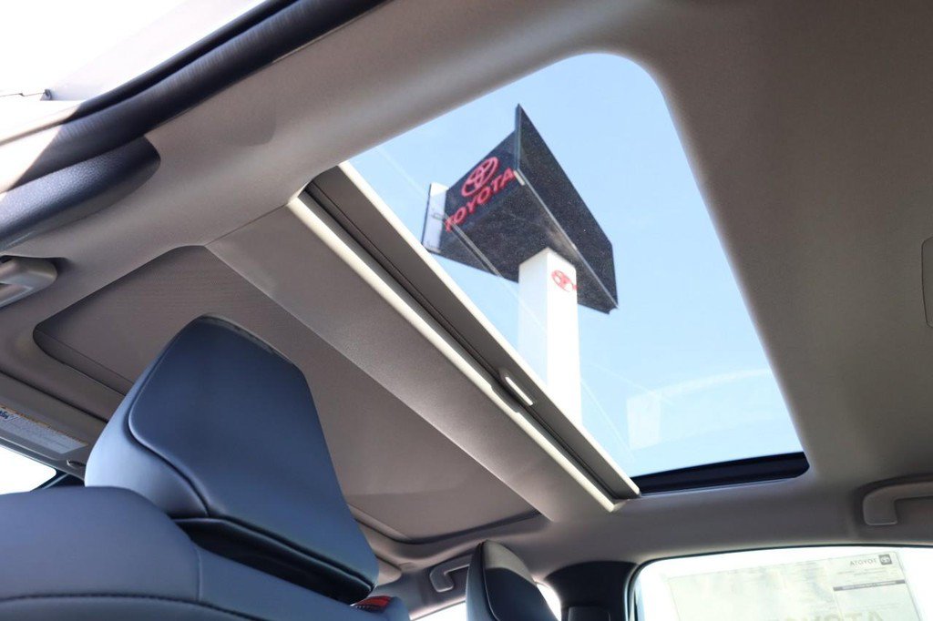 New 2026 Toyota Prius Plug-In Hybrid FWD image 10