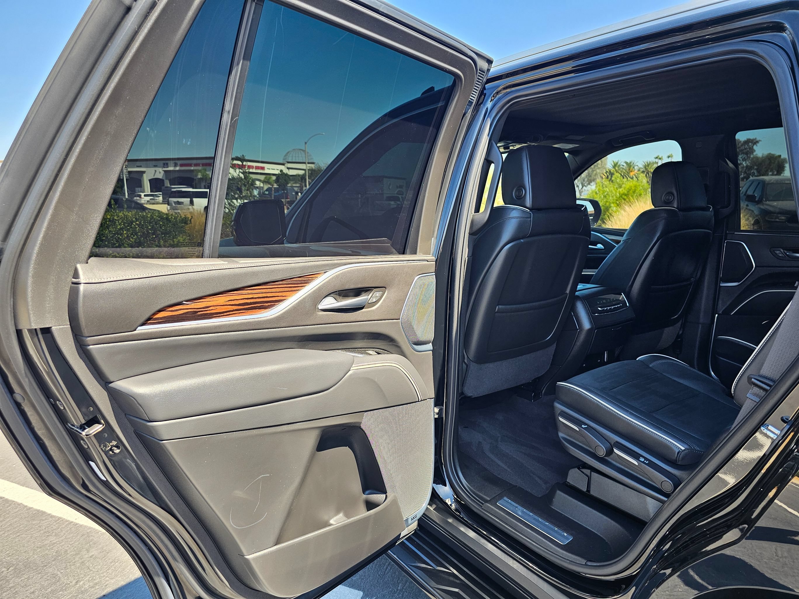 Used 2023 Cadillac Escalade Premium Luxury RWD image 24
