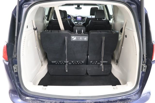 Used 2017 Chrysler Pacifica Touring-L FWD image 34