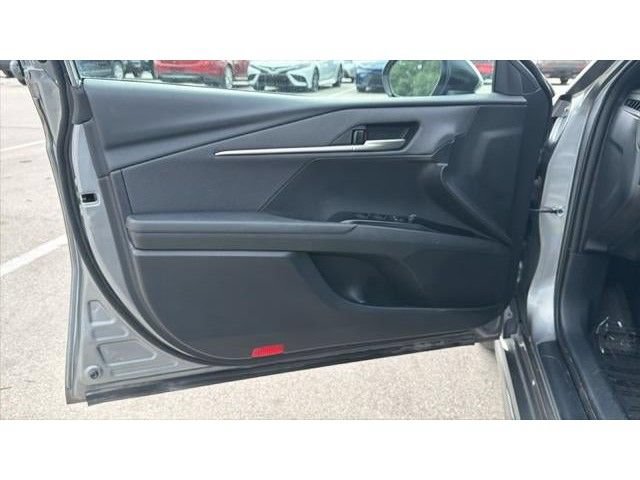 Used 2025 Toyota Camry SE FWD image 13