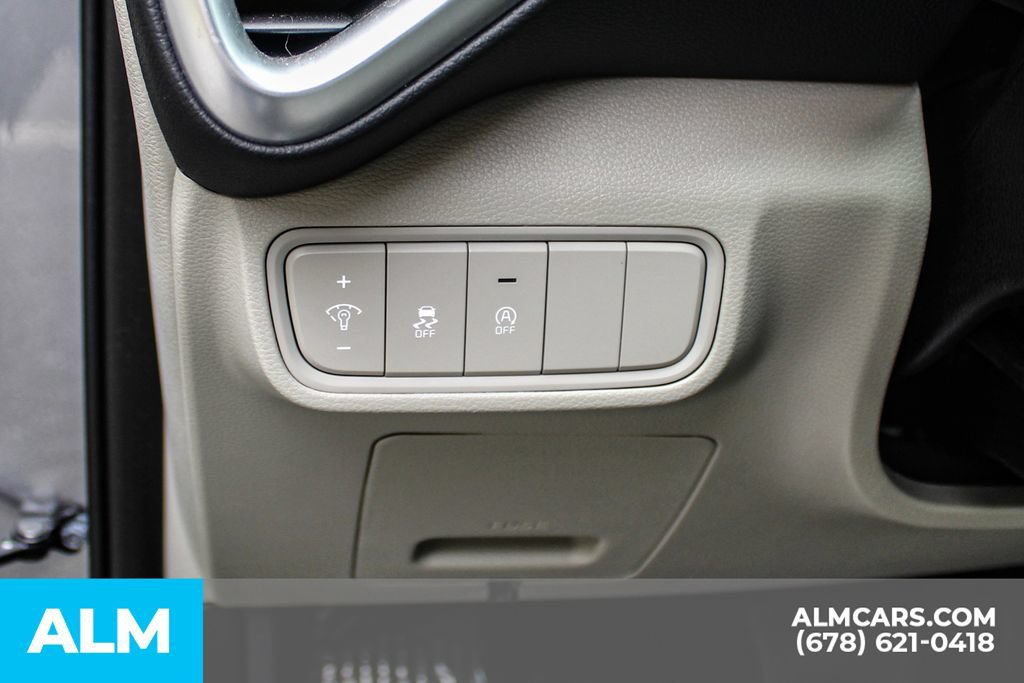 Used 2025 Kia Soul LX w/ LX Technology Package FWD image 30