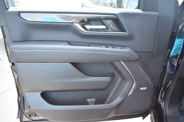 Used 2025 GMC Yukon Elevation AWD/4WD image 18