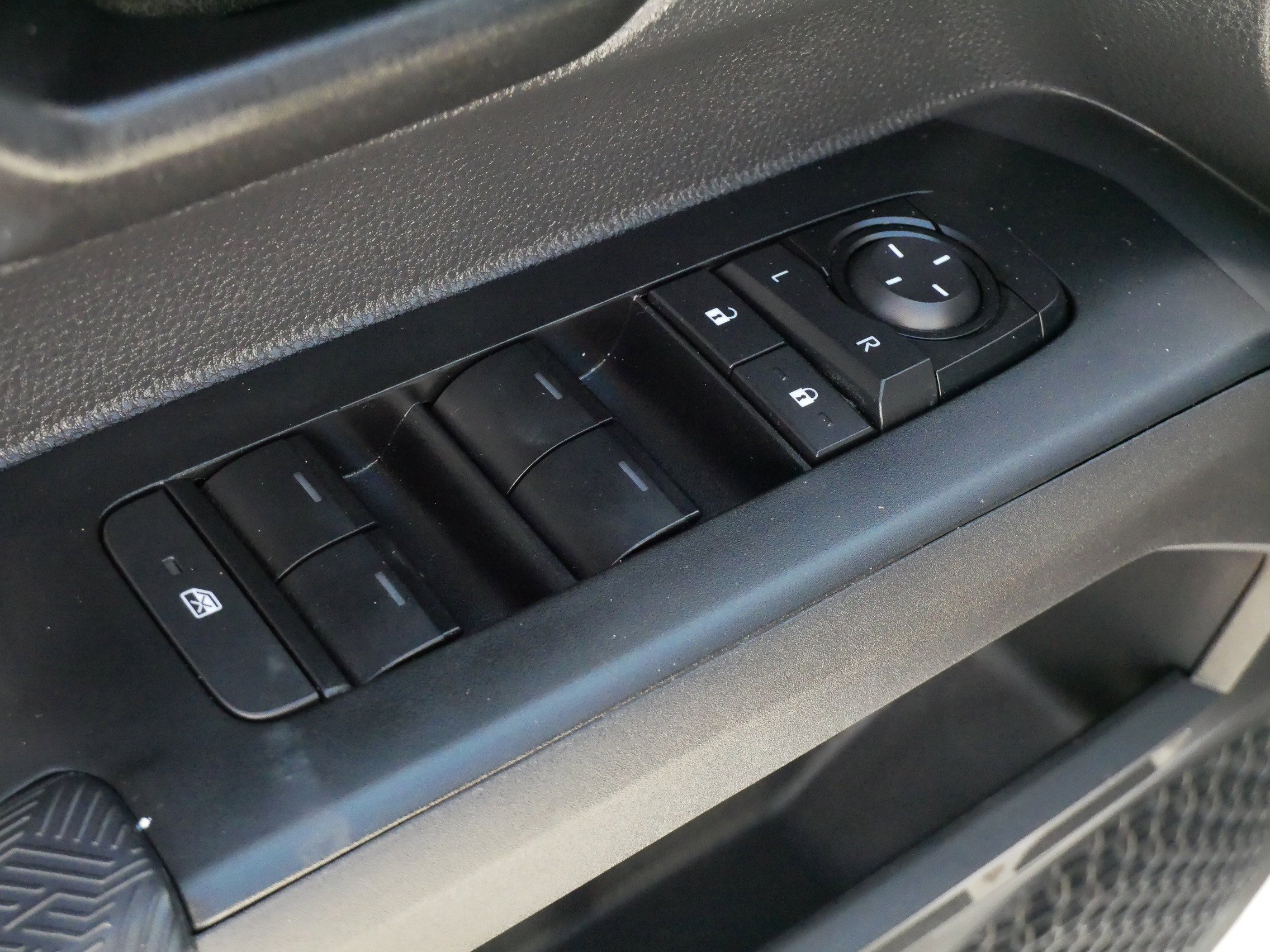 Used 2024 Toyota Tacoma SR5 AWD/4WD image 19