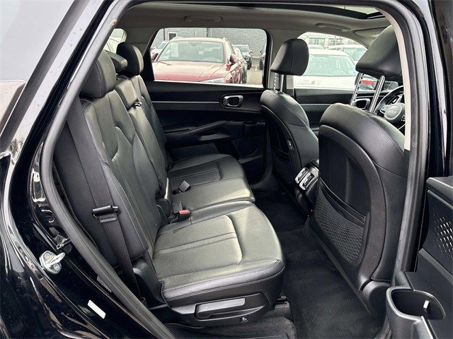 Used 2023 Kia Sorento S w/ Panoramic Sunroof Package image 11
