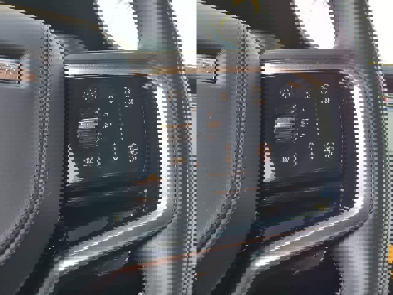 Used 2025 Land Rover Range Rover Sport SE image 27