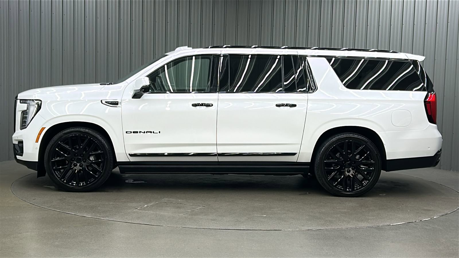 Used 2025 GMC Yukon XL Denali Ultimate image 2