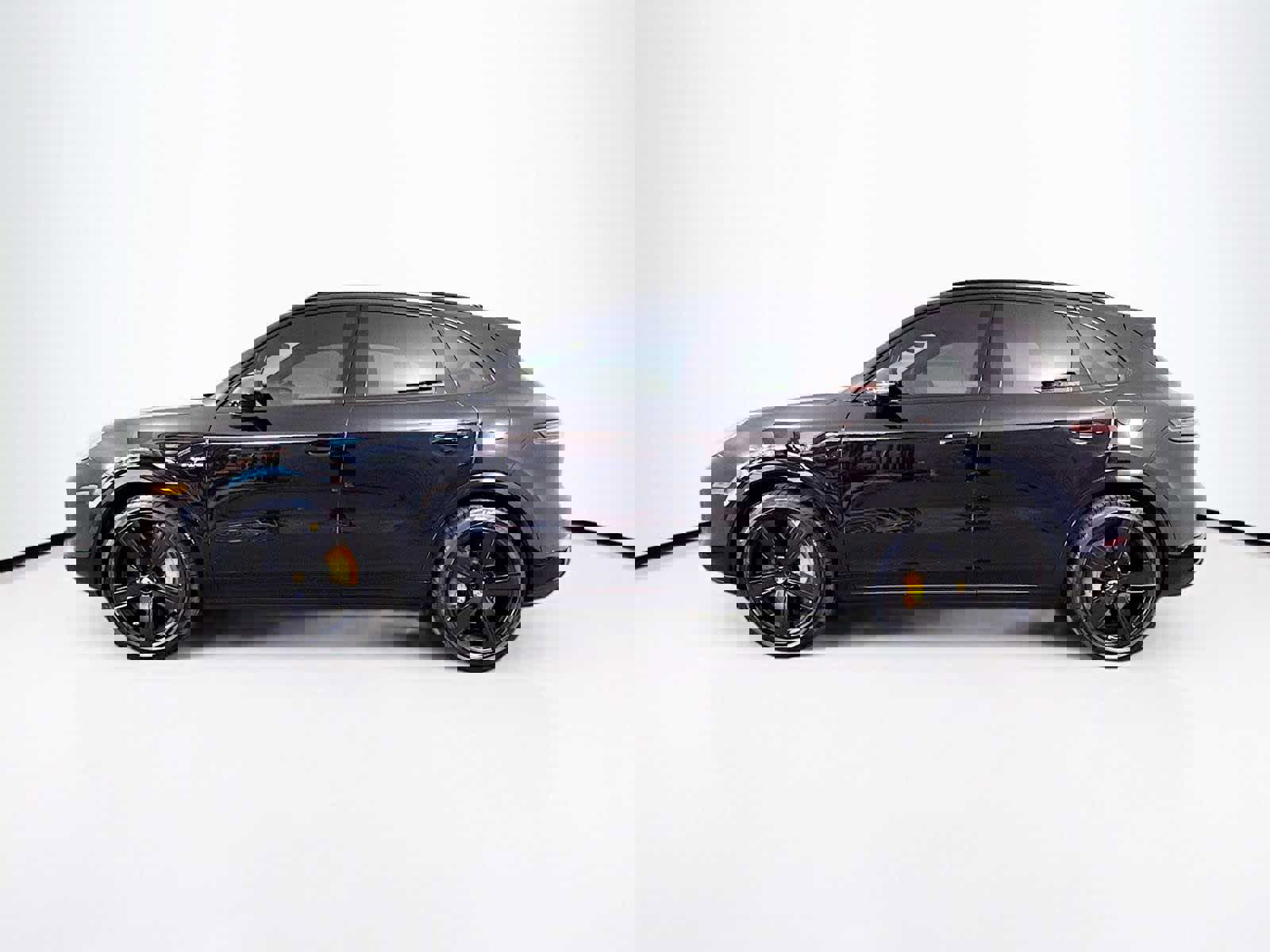 Used 2023 Porsche Cayenne Turbo S image 2