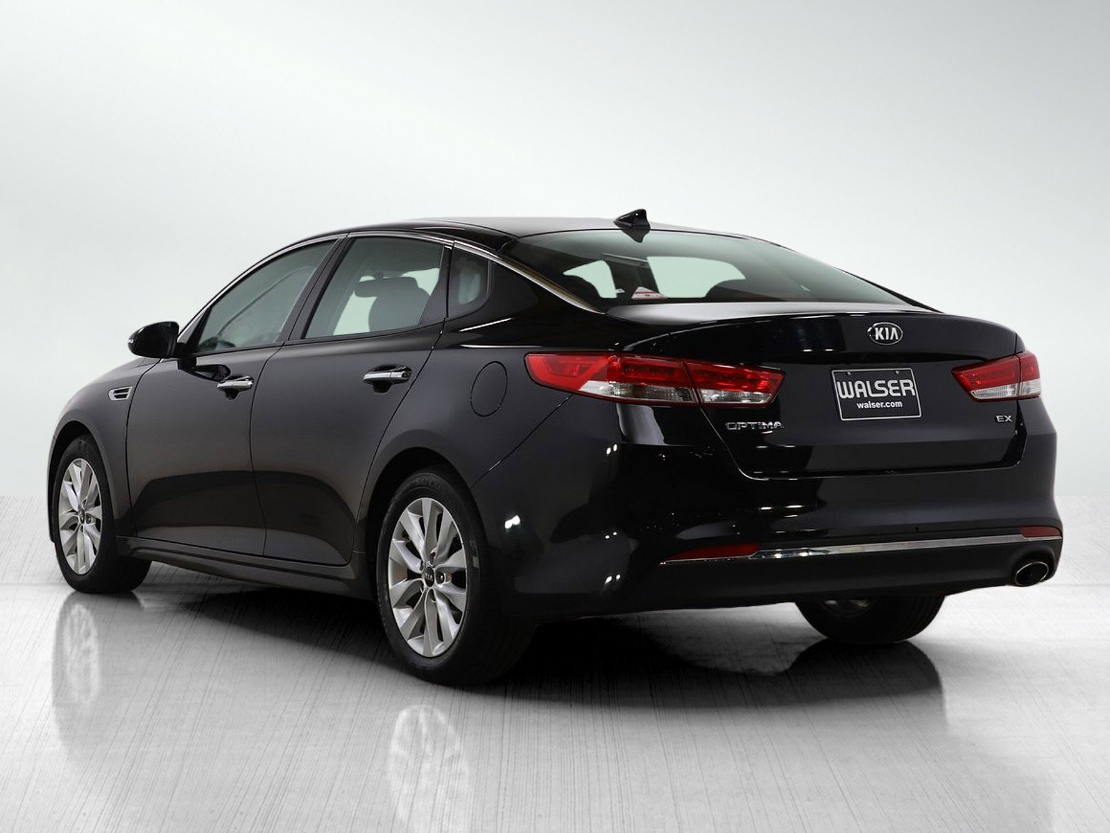 Used 2017 Kia Optima EX image 4