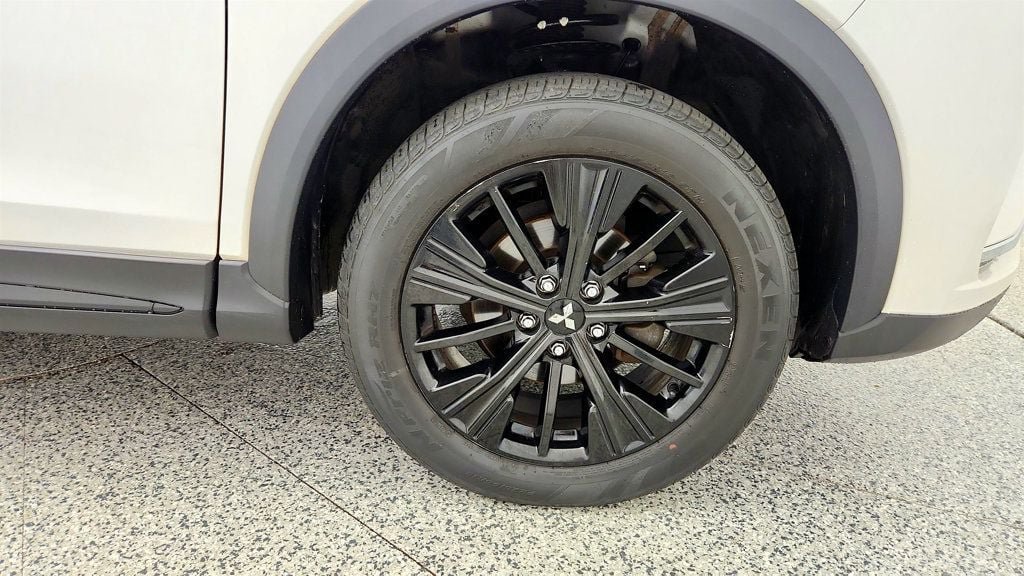 Used 2019 Mitsubishi Eclipse Cross AWD image 9