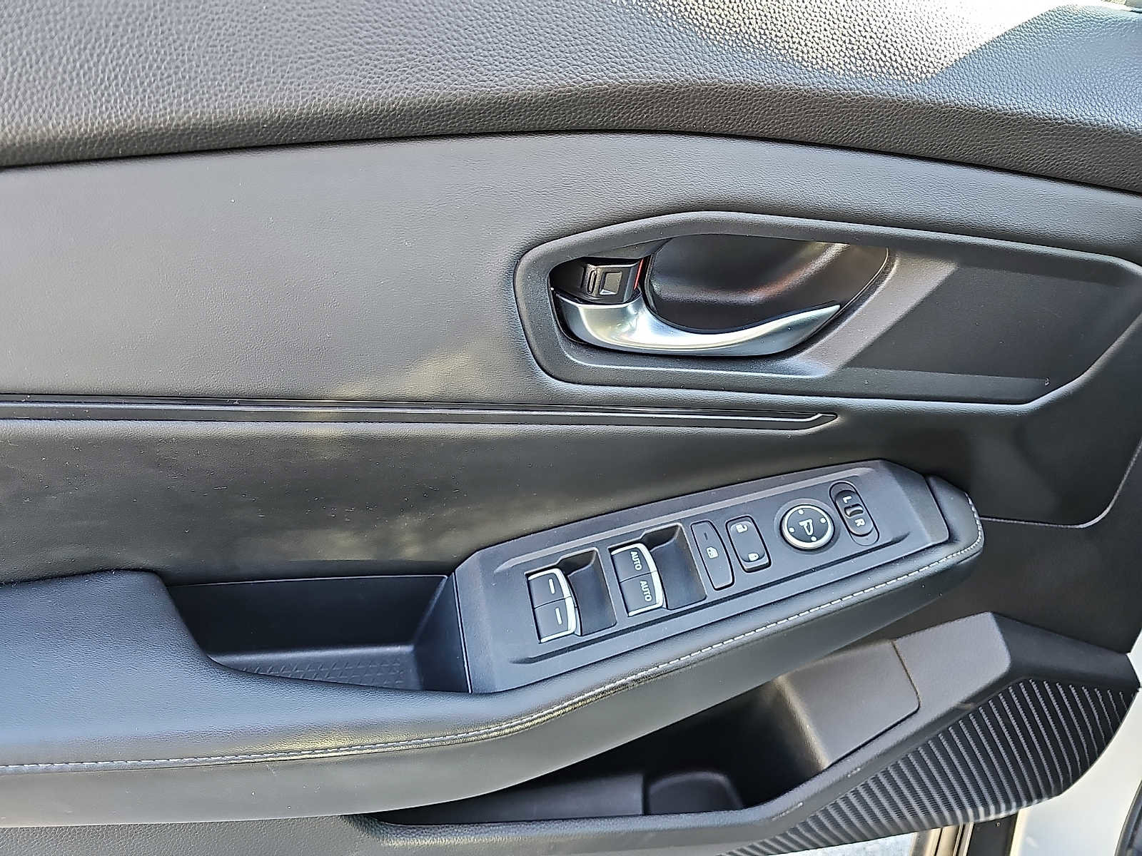 Used 2024 Honda Accord Sport image 12