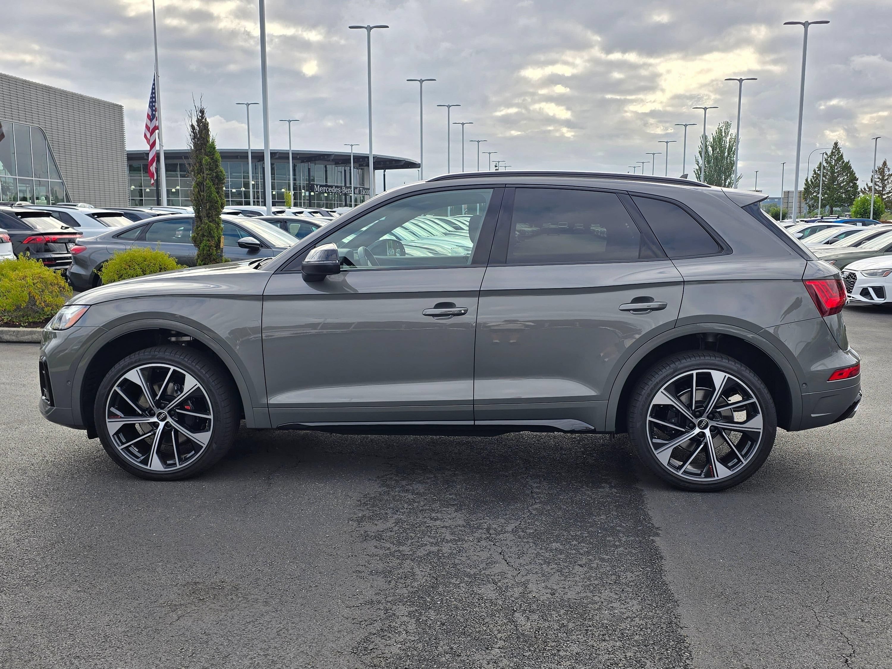Used 2023 Audi SQ5 Prestige AWD/4WD image 2