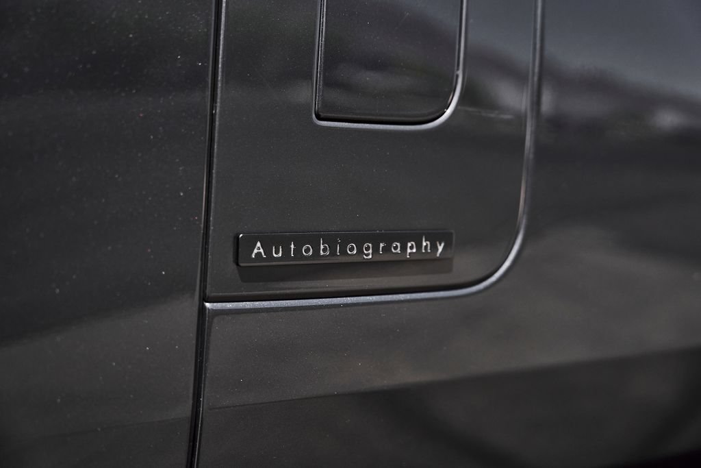 Used 2024 Land Rover Range Rover Long Wheelbase Autobiography AWD/4WD image 9