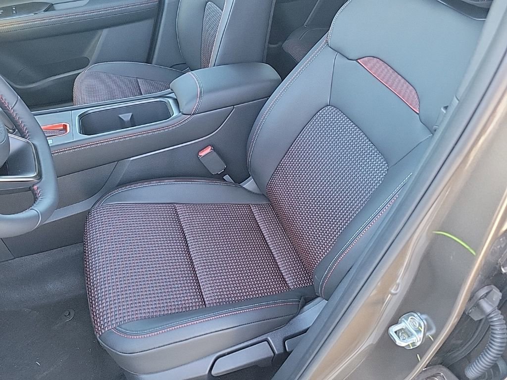 New 2026 Nissan Kicks SR w/ Cold Weather Package image 18