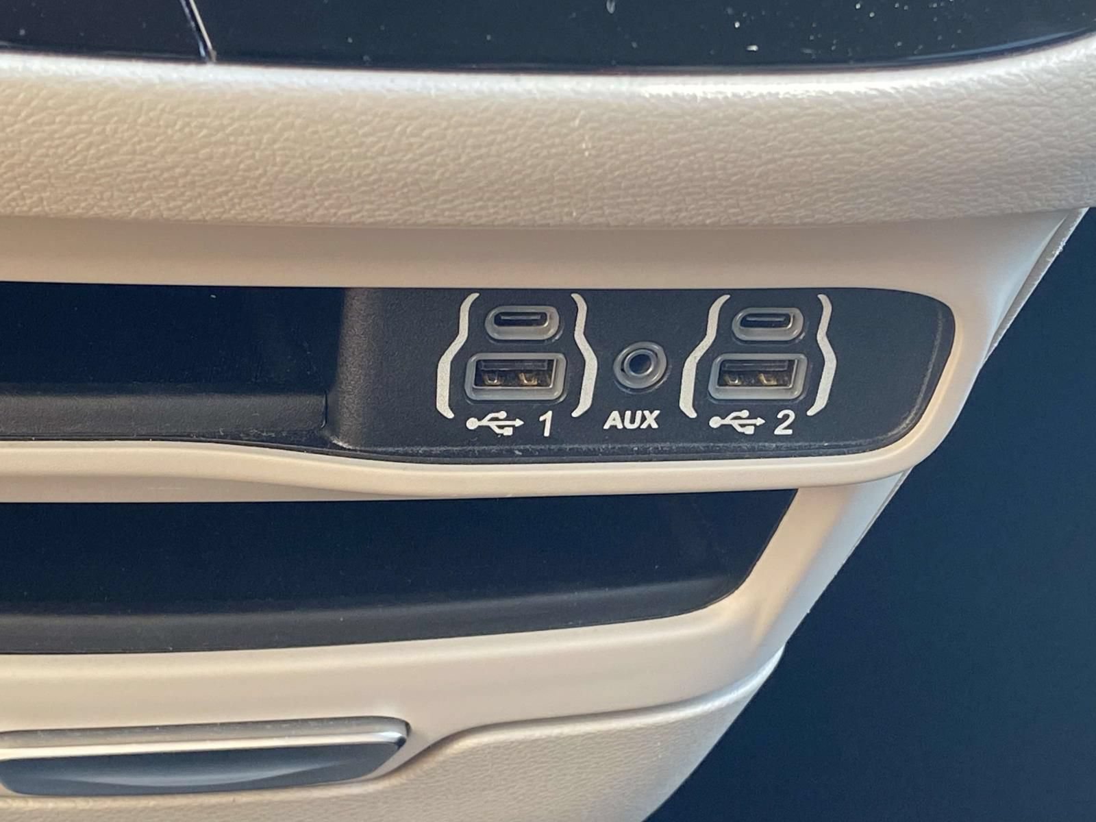 Used 2023 Chrysler Voyager LX FWD image 27