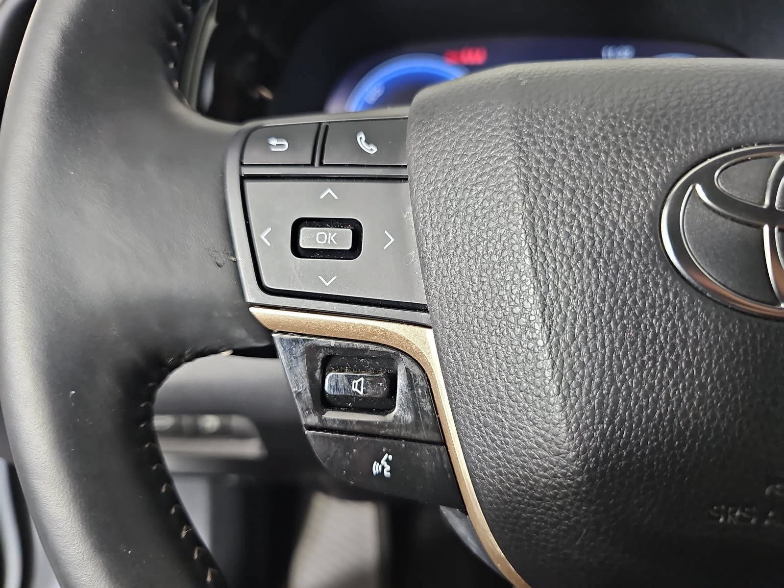 Used 2025 Toyota Crown Signia AWD/4WD image 17
