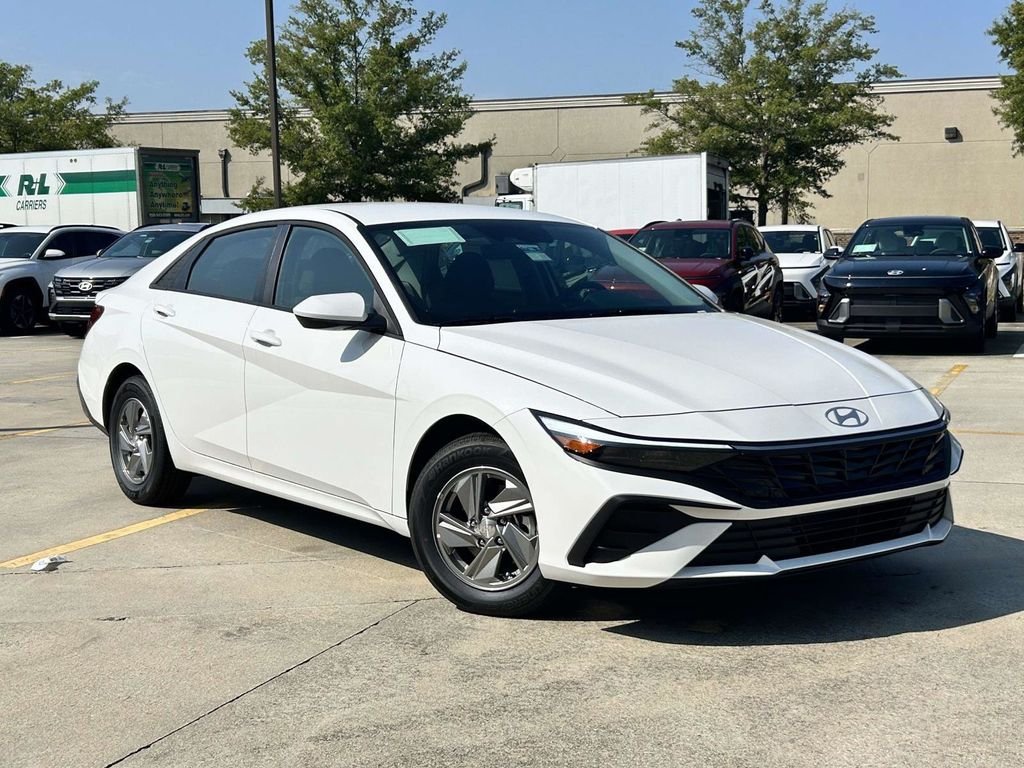 New 2026 Hyundai Elantra SE FWD image 1