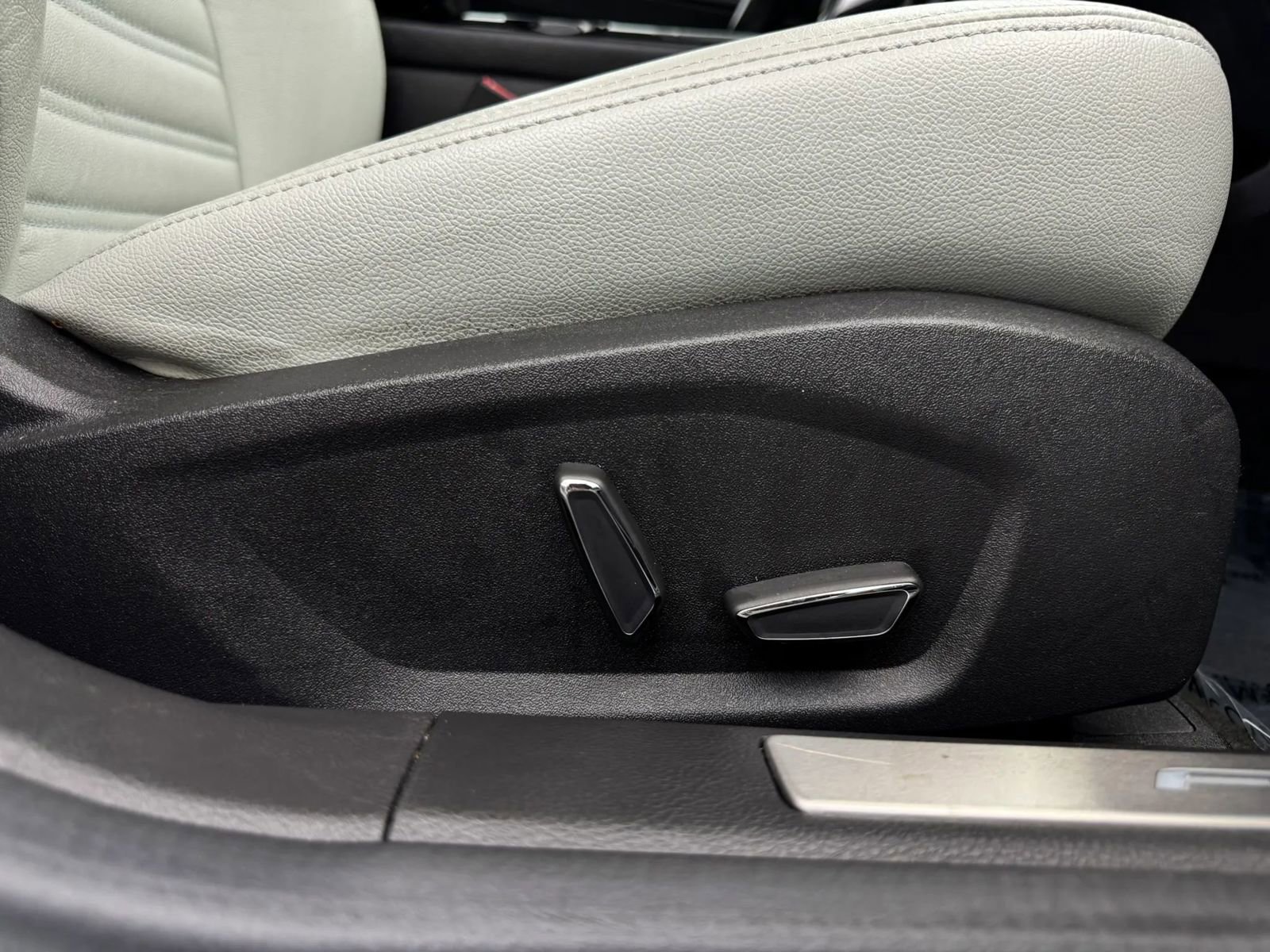 Used 2016 Ford Fusion SE image 33