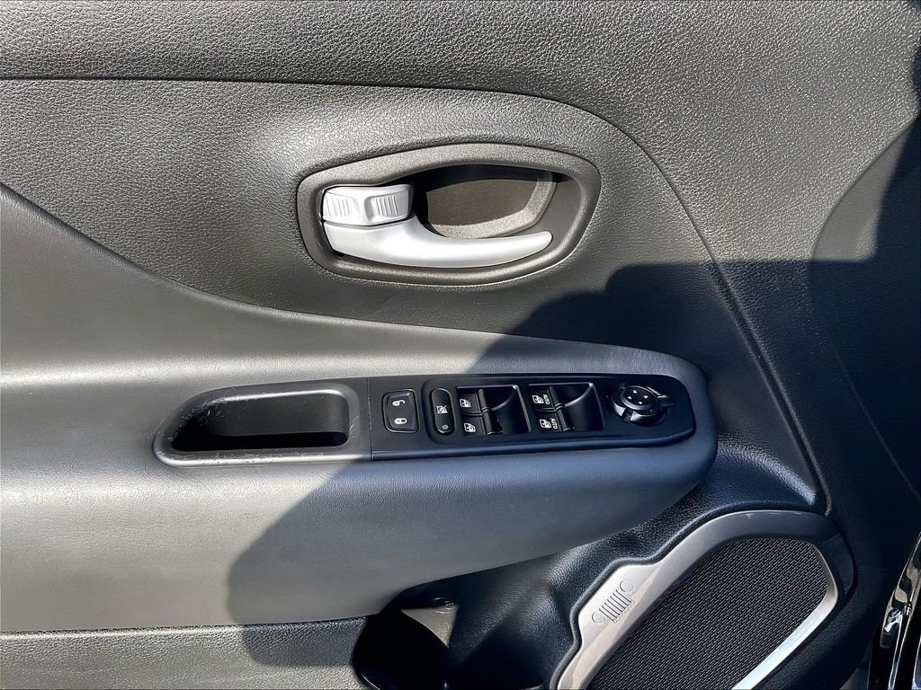 Used 2023 Jeep Renegade Latitude AWD/4WD image 33