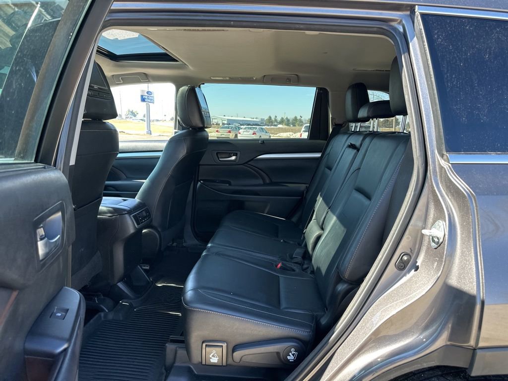 Used 2017 Toyota Highlander XLE image 25