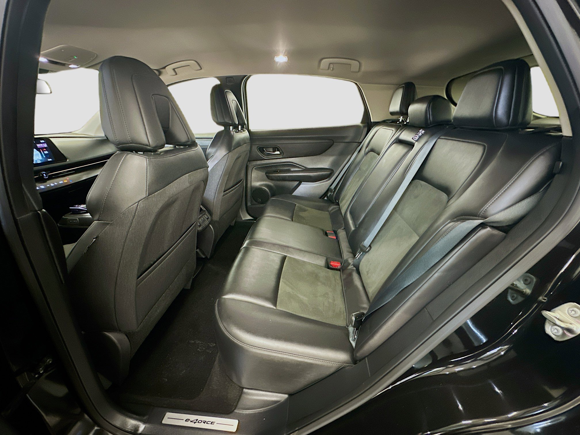 Used 2023 Nissan Ariya AWD image 28