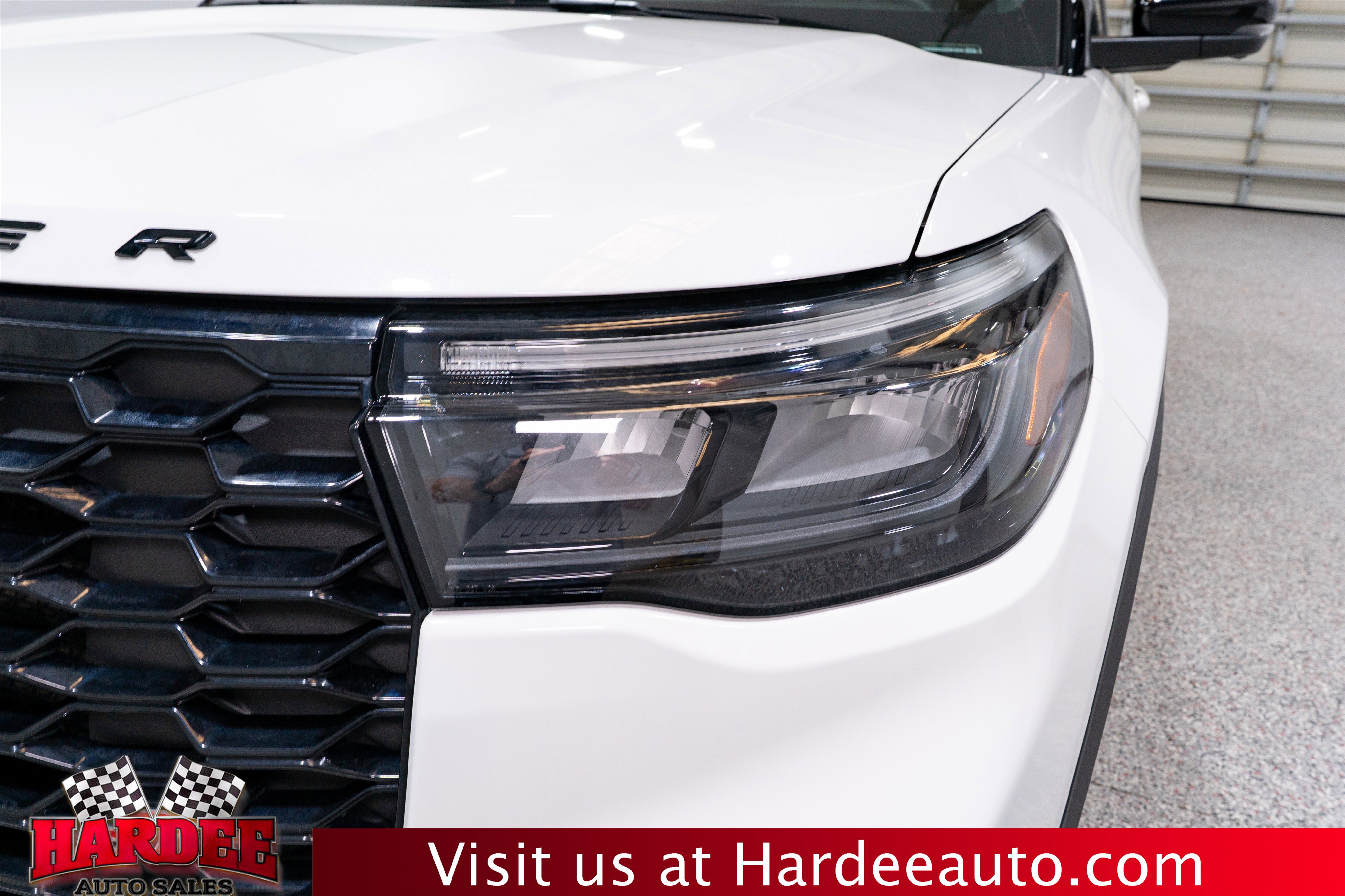 Used 2025 Ford Explorer ST AWD/4WD image 8