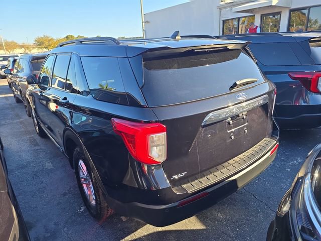 Used 2023 Ford Explorer XLT image 4