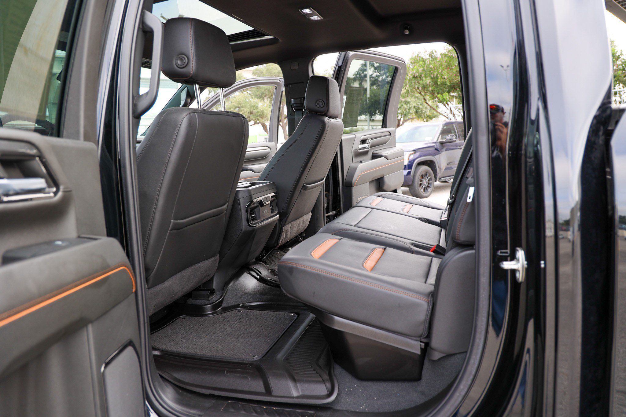 Used 2024 GMC Sierra 2500 AT4 w/ AT4 Premium Plus Package AWD/4WD image 43