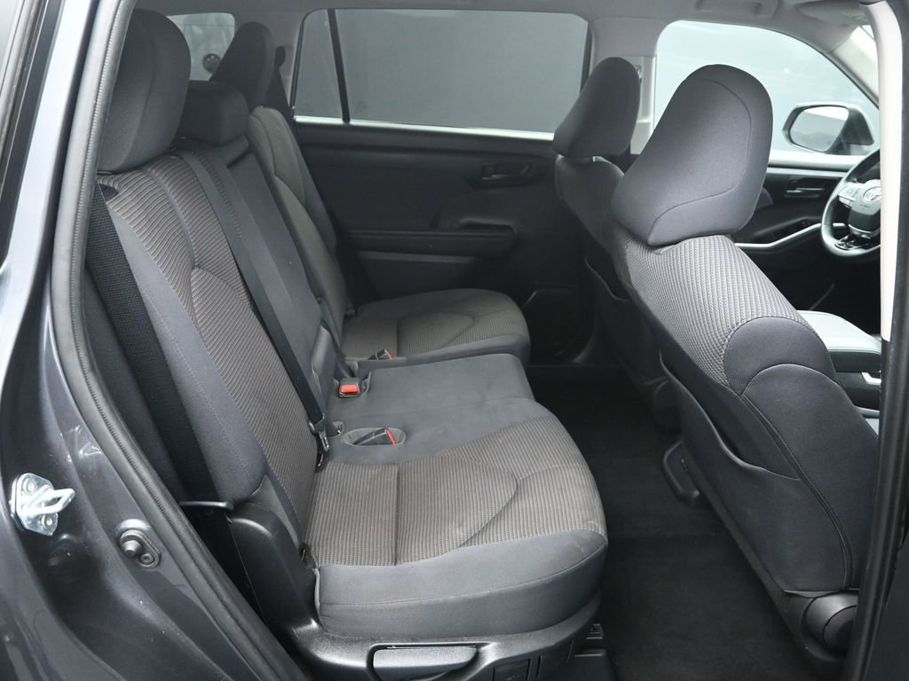 Used 2020 Toyota Highlander LE image 35