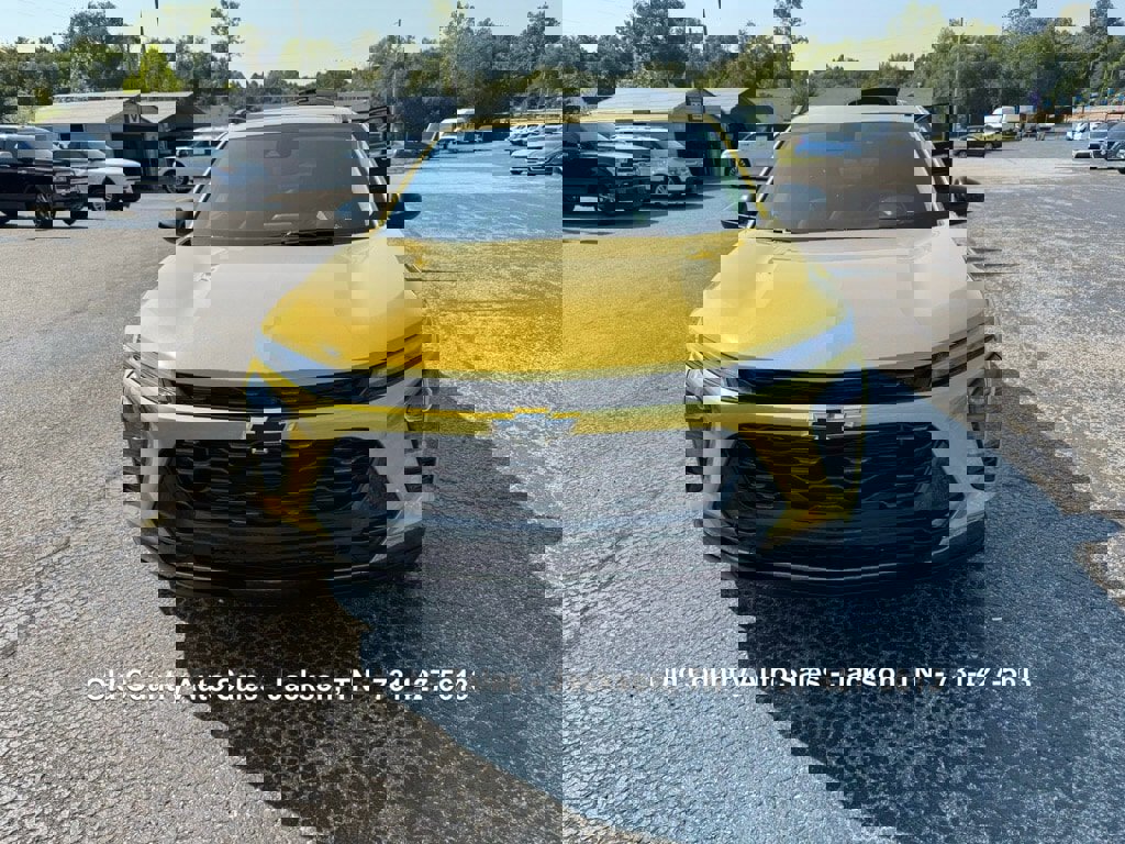 Used 2024 Chevrolet Trax ACTIV w/ Sunroof Package image 3