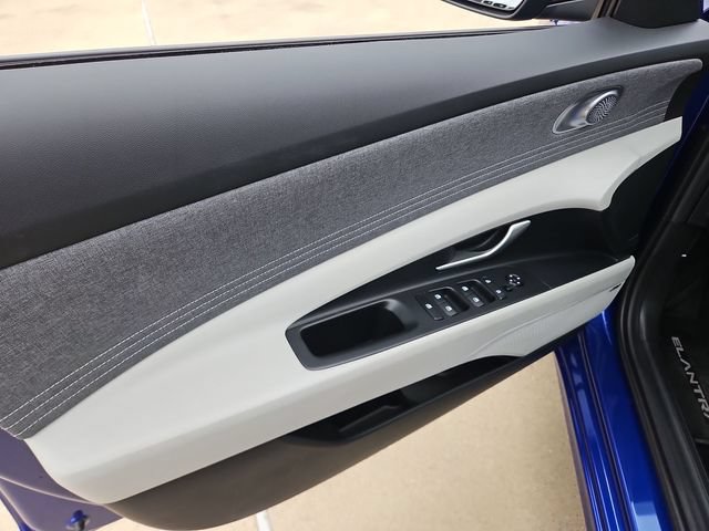 Used 2025 Hyundai Elantra Limited FWD image 22