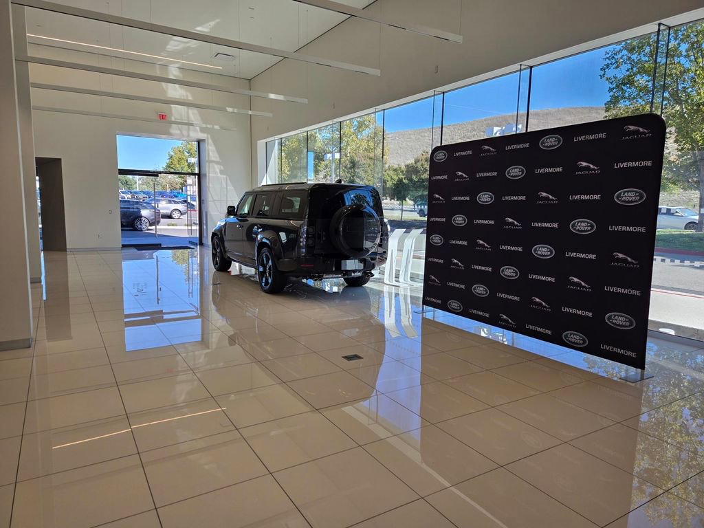 New 2026 Land Rover Range Rover SE image 32